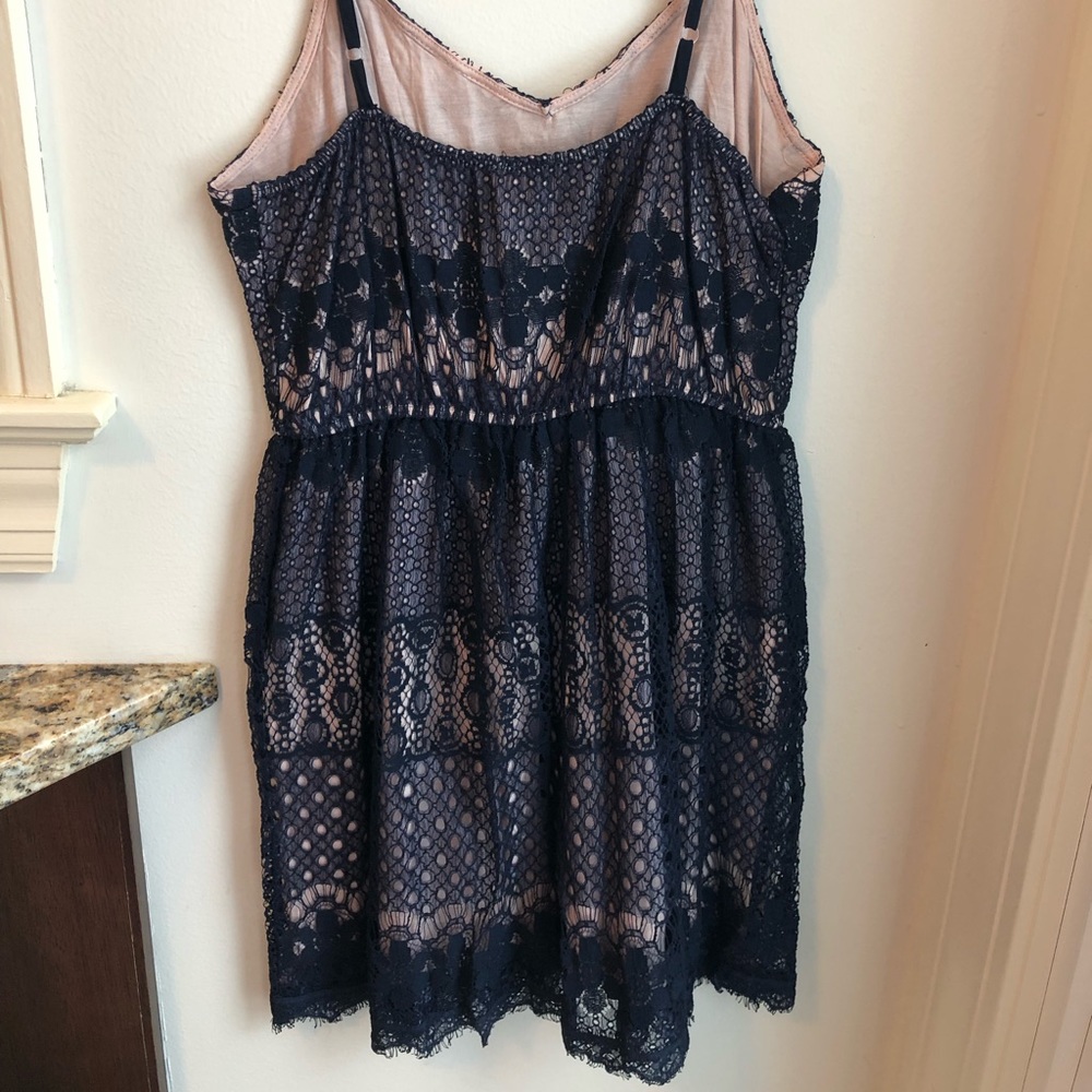 D’CLOSET lace dress - Picture 2 of 3